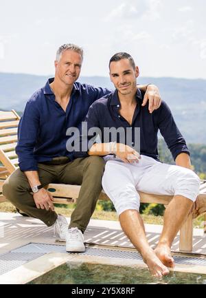 Oprtalj, 210824. Ralph Schumacher, ehemaliger Formel-1-Fahrer, Traubenernte und Weinkellerei. Auf dem Foto: Ralf Schumacher und seine Partnerin Etienne Bousquet-Cassagne. Foto: Vedran Peteh / CROPIX Copyright: XxVedranxPetehx schumacher oprtalj56-210824 Stockfoto