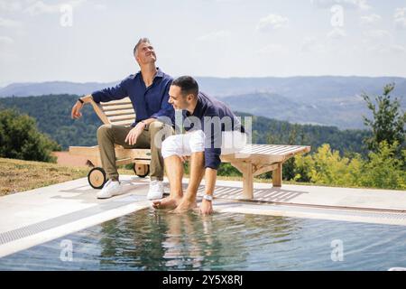 Oprtalj, 210824. Ralph Schumacher, ehemaliger Formel-1-Fahrer, Traubenernte und Weinkellerei. Auf dem Foto: Ralf Schumacher und seine Partnerin Etienne Bousquet-Cassagne. Foto: Vedran Peteh / CROPIX Copyright: XxVedranxPetehx schumacher oprtalj43-210824 Stockfoto