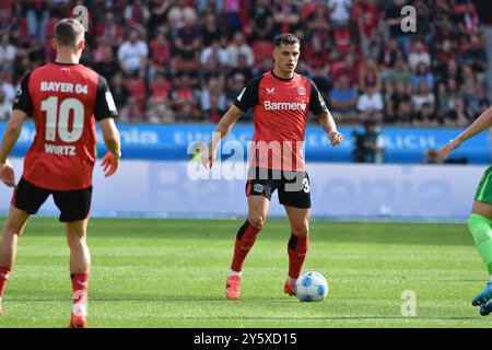 Leverkusen, Deutschland. September 2024. Fussball; Spieltag 04; 1. Bundesliga; Saison 2024/2025; Bayer Leverkusen gegen VfL Wolfsburg am 22.09.2024 in Leverkusen. UBz: 34 Granit Xhaka, Bayer Leverkusen. Quelle: dpa/Alamy Live News Stockfoto