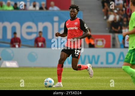 Leverkusen, Deutschland. September 2024. Fussball; Spieltag 04; 1. Bundesliga; Saison 2024/2025; Bayer Leverkusen gegen VfL Wolfsburg am 22.09.2024 in Leverkusen. UBz: 12 Edmond Tapsoba, Bayer Leverkusen. Quelle: dpa/Alamy Live News Stockfoto