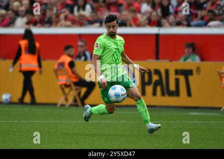 Leverkusen, Deutschland. September 2024. Fussball; Spieltag 04; 1. Bundesliga; Saison 2024/2025; Bayer Leverkusen gegen VfL Wolfsburg am 22.09.2024 in Leverkusen. UBz: 04 Konstantinos Koulierakis, VfL Wolfsburg. Quelle: dpa/Alamy Live News Stockfoto