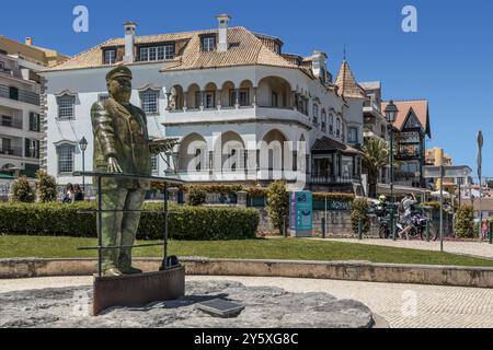 Skulptur von König Carlos I. (Dom Carlos I.) in der Stadt Cascaes, in Portugiesisch Cascais, portugiesische Stadt im Bezirk Lissabon, Portugal, Europa. Stockfoto