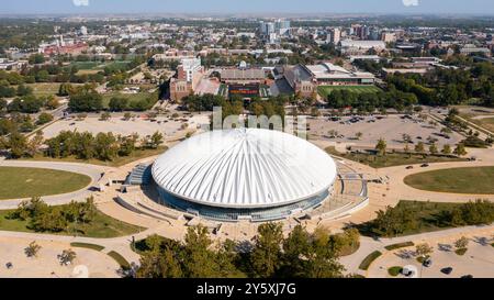 Ein Rundblick auf das Memorial Stadium und das State Farm Center an der University of Illinois für die kämpfenden Illini-Sportmannschaften und -Events. Stockfoto