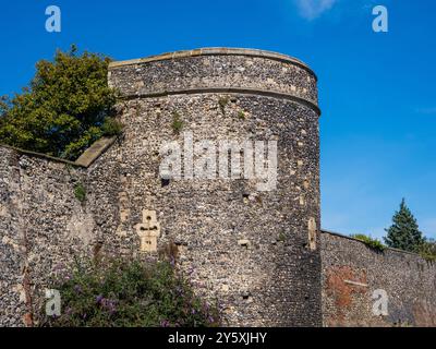 Canterbury City Wall, römische und später wiederaufgebaute Verteidigungsanlagen. Canterbury, Kent, England, Großbritannien, GB. Stockfoto