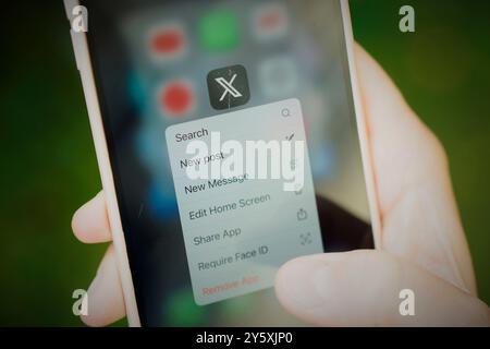 Warschau, Polen. September 2024. Das X, früher bekannt als Twitter-App, ist auf diesem Foto am 23. September 2024 in Warschau zu sehen. (Foto: Jaap Arriens/SIPA USA) Credit: SIPA USA/Alamy Live News Stockfoto