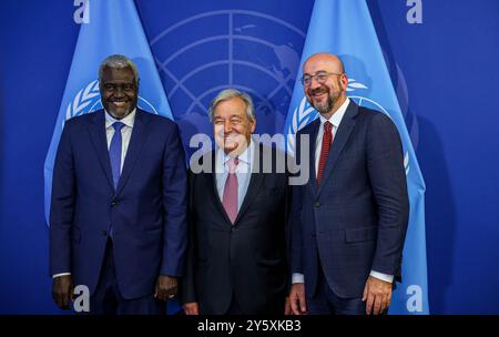 New York, New York, USA. September 2024. UN-Generalsekretär ANTONIO GUTERRES gibt sich nach einem trilateralen Treffen mit RAMADHAN ABDALLA MOHAMMED, südsudanesischer Regierung, als Vertreter der Afrikanischen Union und CHARLES MICHEL, Präsident des Europäischen Rates, während der 79. Sitzung der Generalversammlung im UNHQ in New York City. (Kreditbild: © Bianca Otero/ZUMA Press Wire) NUR REDAKTIONELLE VERWENDUNG! Nicht für kommerzielle ZWECKE! Stockfoto