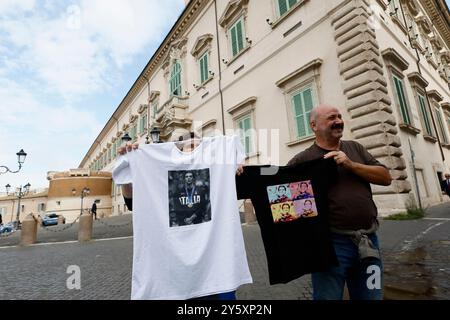 Roma, Italien. September 2024. Pubblico in attesa degli Atleti della nazionale escono dal Quirinale dopo la cerimonia per la riconsegna delle Bandiere con il Presidente della Repubblica Sergio Mattarella Roma, Italia &#x2014;Luned&#xec; 23 Settembre 2024 - Cronaca - 2024 (Foto di Cecilia Fabiano/LaPresse) LaPresse/Alamy Live News Stockfoto