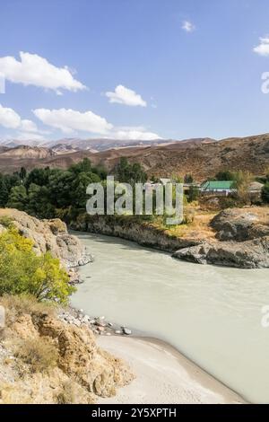 Kirgisistan, Naryn, lokaler Fluss Stockfoto