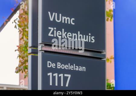 Amsterdam, Niederlande - 4. September 2024: Gebäudeeingangsschild des niederländischen VUmc Krankenhauses in Amsterdam, Niederlande Stockfoto