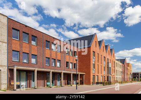 Reihe neu gebauter moderner Einfamilienhäuser in Lent, Nijmegen Stockfoto