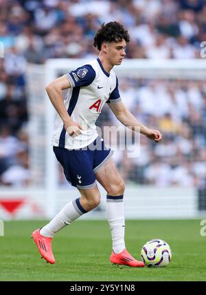 Tottenham Hotspur's Archie Gray während des Premier League Spiels im Tottenham Hotspur Stadium, London. Bilddatum: Samstag, 21. September 2024. Stockfoto