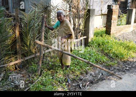 Das tägliche Leben in Bishnubati, einem Dorf in Santal in Sattore, Birbhum, Westbengalen, Indien. Stockfoto