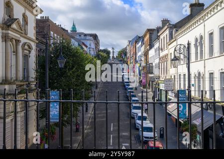 Blick auf Derry von der Stadtmauer Stockfoto