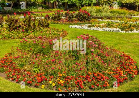 Wunderschöne pulsierende Landschaft in Jephson Gardens, Leamington Spa, Großbritannien. Stockfoto