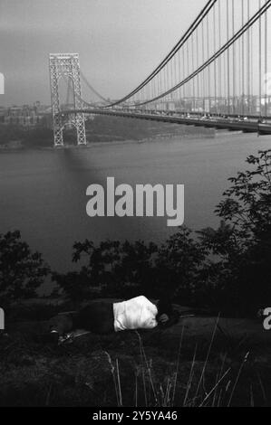 Die George Washington Bridge in New York City überspannt den Hudson River C. 1952. Stockfoto