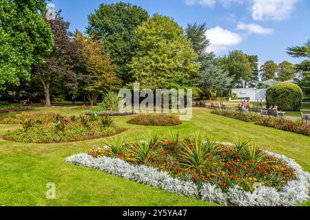 Wunderschöne pulsierende Landschaft in Jephson Gardens, Leamington Spa, Großbritannien. Stockfoto