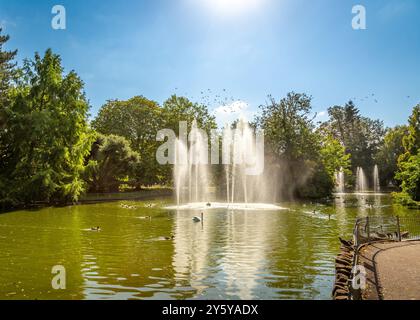 Wunderschöne pulsierende Landschaft in Jephson Gardens, Leamington Spa, Großbritannien. Stockfoto