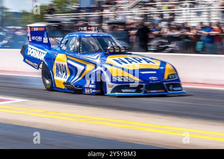 Concord, NC, USA. September 2024. RON CAPPS (USA) aus Carlsbad, Kalifornien, macht einen Lauf am Zmax Dragway während der Carolina Nationals in Concord, NC. (Kreditbild: © Walter G. Arce Sr./ASP via ZUMA Press Wire) NUR REDAKTIONELLE VERWENDUNG! Nicht für kommerzielle ZWECKE! Stockfoto