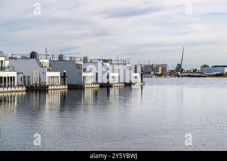 Schwimmende Ferienunterkunft in Olpenitz. Schleidamm, Kappeln, Schleswig-Holstein, Deutschland Stockfoto