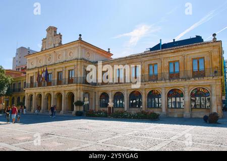 Fassade des alten Rathauses, das 1584 von Juan de Ribero erbaut wurde und heute von den örtlichen Polizeivierteln San Marcelo Leon Castile und Leon Spanien genutzt wird Stockfoto