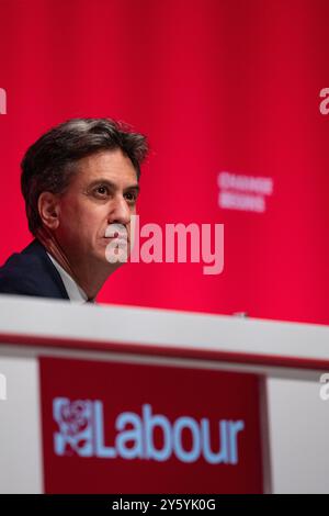 Liverpool, Großbritannien. September 2024. Ed Miliband, Staatssekretär für Energiesicherheit und Netz Null, Rede am zweiten Tag der Labour Party-Konferenz 2024 in Liverpool im Vereinigten Königreich. Bild: Garyroberts/worldwidefeatures.com Credit: GaryRobertsphotography/Alamy Live News Stockfoto