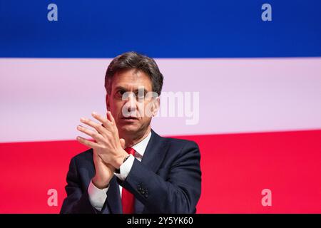 Liverpool, Großbritannien. September 2024. Ed Miliband, Staatssekretär für Energiesicherheit und Netz Null, Rede am zweiten Tag der Labour Party-Konferenz 2024 in Liverpool im Vereinigten Königreich. Bild: Garyroberts/worldwidefeatures.com Credit: GaryRobertsphotography/Alamy Live News Stockfoto