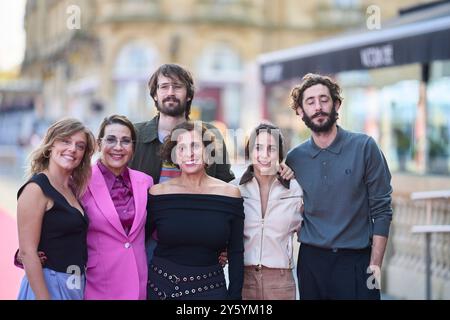 Clara Segura, Enric Auquer, Macarena Garcia, Maria Rodriguez Soto nahmen an Mugaritz Teil. Sin Papa ni postre' Red Carpet während des 72. San Sebastian International Film Festival im Victoria Eugenia Theatre am 23. September 2024 in Donostia/San Sebastian, Spanien. Stockfoto