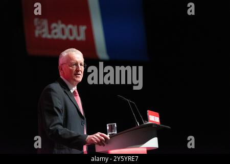 Liverpool, Großbritannien. September 2024. Hilary Benn Staatssekretärin für Nordirland Abgeordneter für Leeds South. Rede auf der Liverpool Labour-Konferenz. Bild: Garyroberts/worldwidefeatures.com Credit: GaryRobertsphotography/Alamy Live News Stockfoto