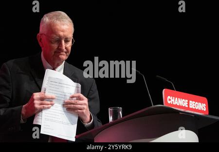 Liverpool, Großbritannien. September 2024. Hilary Benn Staatssekretärin für Nordirland Abgeordneter für Leeds South. Rede auf der Liverpool Labour-Konferenz. Bild: Garyroberts/worldwidefeatures.com Credit: GaryRobertsphotography/Alamy Live News Stockfoto