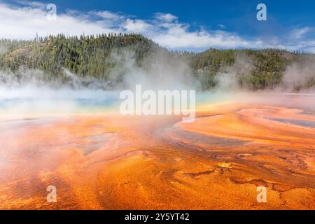 Die chromatischen Farben der Grand Prismatic Spring im Yellowstone National Park, Wyoming, USA Stockfoto