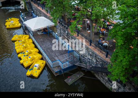 Tretboote zum Mieten in Moldau, Prag Stockfoto