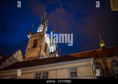 Teynkirche bei Nacht, Prag Stockfoto