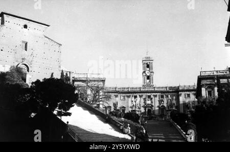 KÖNIGIN ELISABETH II. TYPISCHE RÖMISCHE SZENE KÖNIGIN WIRD ROM AM 14. APRIL 1961 SEHEN Stockfoto