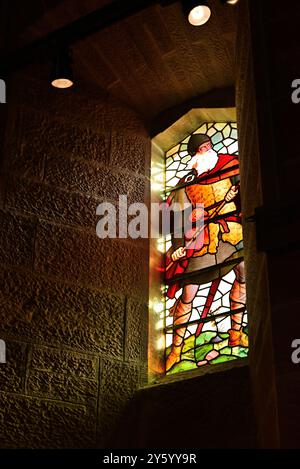 Rund um Schottland - Mittelalter Spearman - Buntglasfenster im National Wallace Monument, Sterling Stockfoto