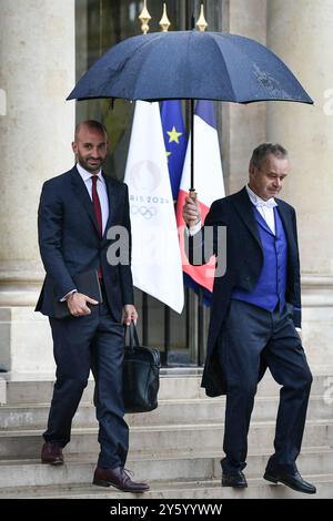 Paris, Frankreich. September 2024. Der stellvertretende französische Europaminister Benjamin Haddad verlässt den Elysee-Palast nach dem Ministerrat in Paris am 23. September 2024. Foto: Firas Abdullah/ABACAPRESS. COM Credit: Abaca Press/Alamy Live News Stockfoto