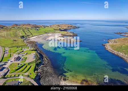 Scourie Nordwestküste Schottlands im Spätsommer die Bucht blau grün Meer und Strände Stockfoto