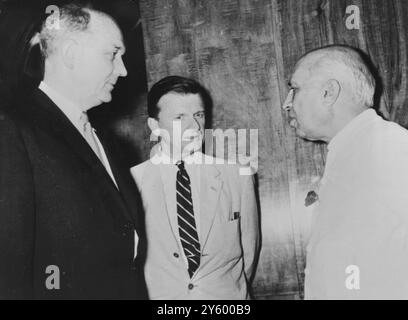 US-AUSSENMINISTER DEAN RUSK MIT DER KONFERENZ DES INDISCHEN PREMIERMINISTERS JAWAHARLAL NEHRU IN NEU-DELHI/4. APRIL 1961 Stockfoto