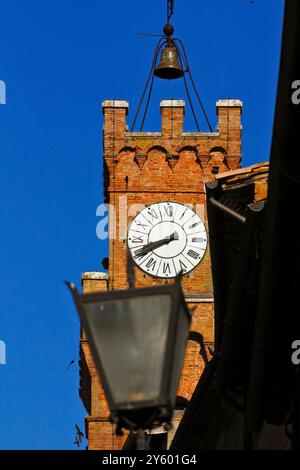 Pienza ist ein altes Dorf in den Sienesischen Hügeln, ein perfektes Beispiel für mittelalterliche und Renaissance-Architektur Stockfoto