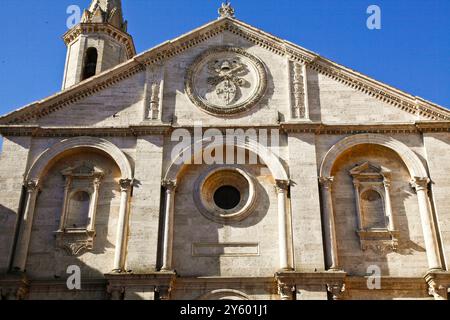 Pienza ist ein altes Dorf in den Sienesischen Hügeln, ein perfektes Beispiel für mittelalterliche und Renaissance-Architektur Stockfoto