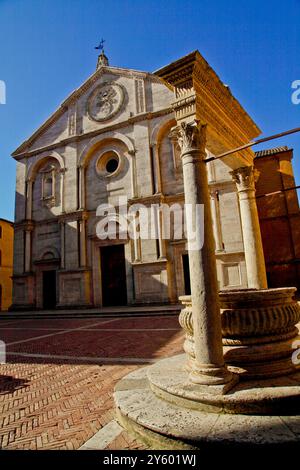 Pienza ist ein altes Dorf in den Sienesischen Hügeln, ein perfektes Beispiel für mittelalterliche und Renaissance-Architektur Stockfoto