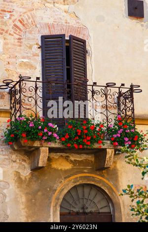 Pienza ist ein altes Dorf in den Sienesischen Hügeln, ein perfektes Beispiel für mittelalterliche und Renaissance-Architektur Stockfoto