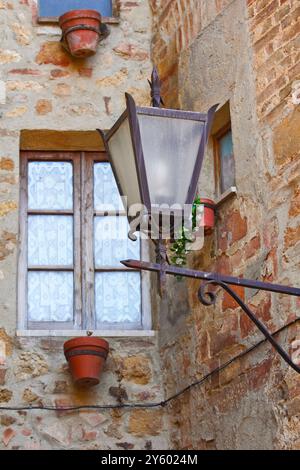 Pienza ist ein altes Dorf in den Sienesischen Hügeln, ein perfektes Beispiel für mittelalterliche und Renaissance-Architektur Stockfoto