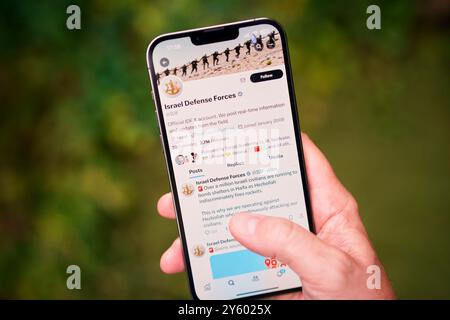 Warschau, Polen. September 2024. Das Konto der israelischen Verteidigungskräfte (IDF) ist auf der X-Plattform auf diesem Foto zu sehen, das am 23. September 2024 in Warschau, Polen, aufgenommen wurde. (Foto: Jaap Arriens/SIPA USA) Credit: SIPA USA/Alamy Live News Stockfoto