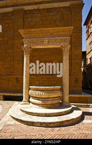 Pienza, Siena: Während seines Besuchs von Corsignano Castel, Silvio Enea Piccolomini, auch bekannt für sein Pontifikat unter dem Namen Papst Pio II., entwickelt sich Stockfoto