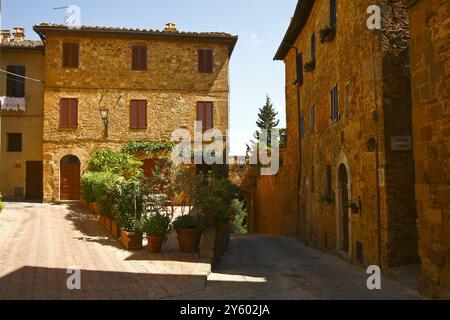 Pienza, Siena: Während seines Besuchs von Corsignano Castel, Silvio Enea Piccolomini, auch bekannt für sein Pontifikat unter dem Namen Papst Pio II., entwickelt sich Stockfoto