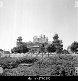 GEBÄUDE VON KARACHI, PAKISTAN 13. MÄRZ 1961 Stockfoto