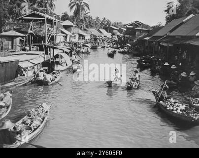 FLÜSSE CHAO PHYA, BANGKOK, THAILAND 28. FEBRUAR 1961 Stockfoto