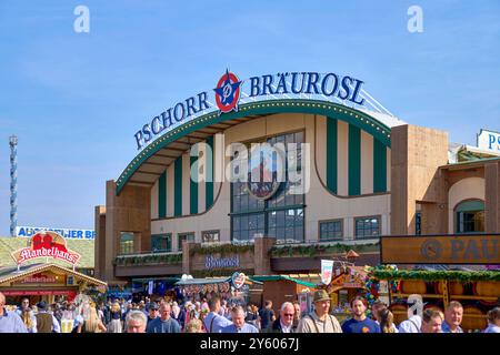 München, Bayern, Deutschland - 23. September 2024: Das Festzelt Pschorr Bräurosl auf dem Oktoberfest ist ein beliebter Treffpunkt für Wiesn-Besucher, die bayerische Tradition und Bierkultur genießen möchten *** das Pschorr Bräurosl Festzelt auf dem Oktoberfest ist ein beliebter Treffpunkt für Wiesn-Besucher, die bayerische Tradition und Bierkultur genießen möchten Stockfoto