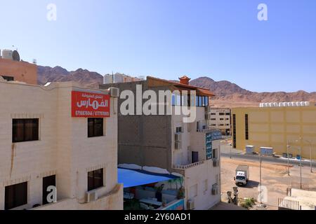 Aqaba in Jordanien - 17. Mai 2024: Straßenblick von Aqaba am Tag Stockfoto