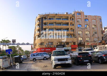 Aqaba in Jordanien - 17. Mai 2024: Straßenblick von Aqaba am Tag Stockfoto